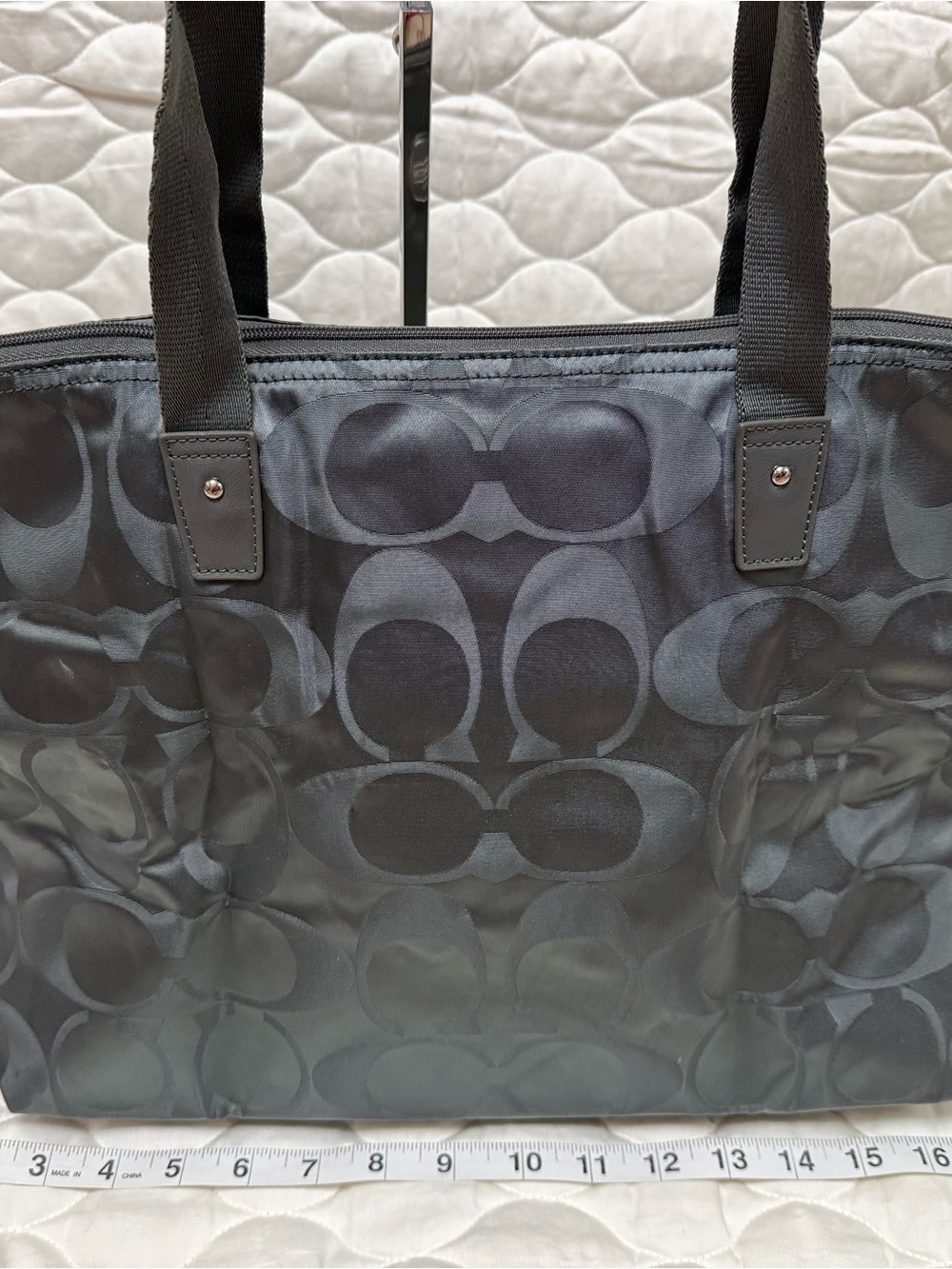 Coach Getaway Silver/Gray Signature Nylon Packable Weekender with Matching Pouch - Picture 7 of 13